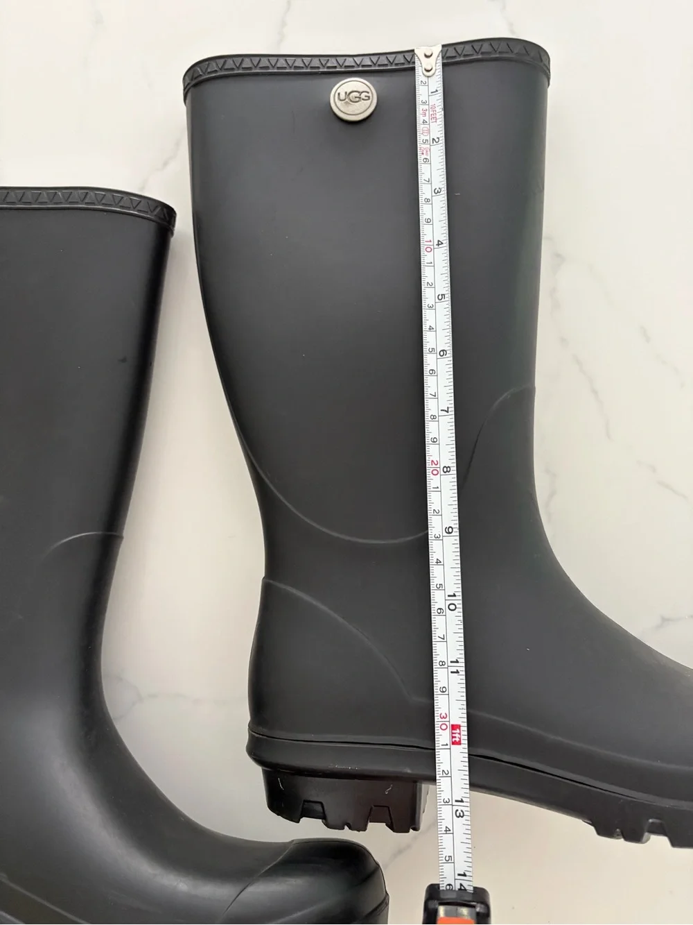 Ugg Size 9 Women's Shelby Matte Rain Boots - Black Like New.
